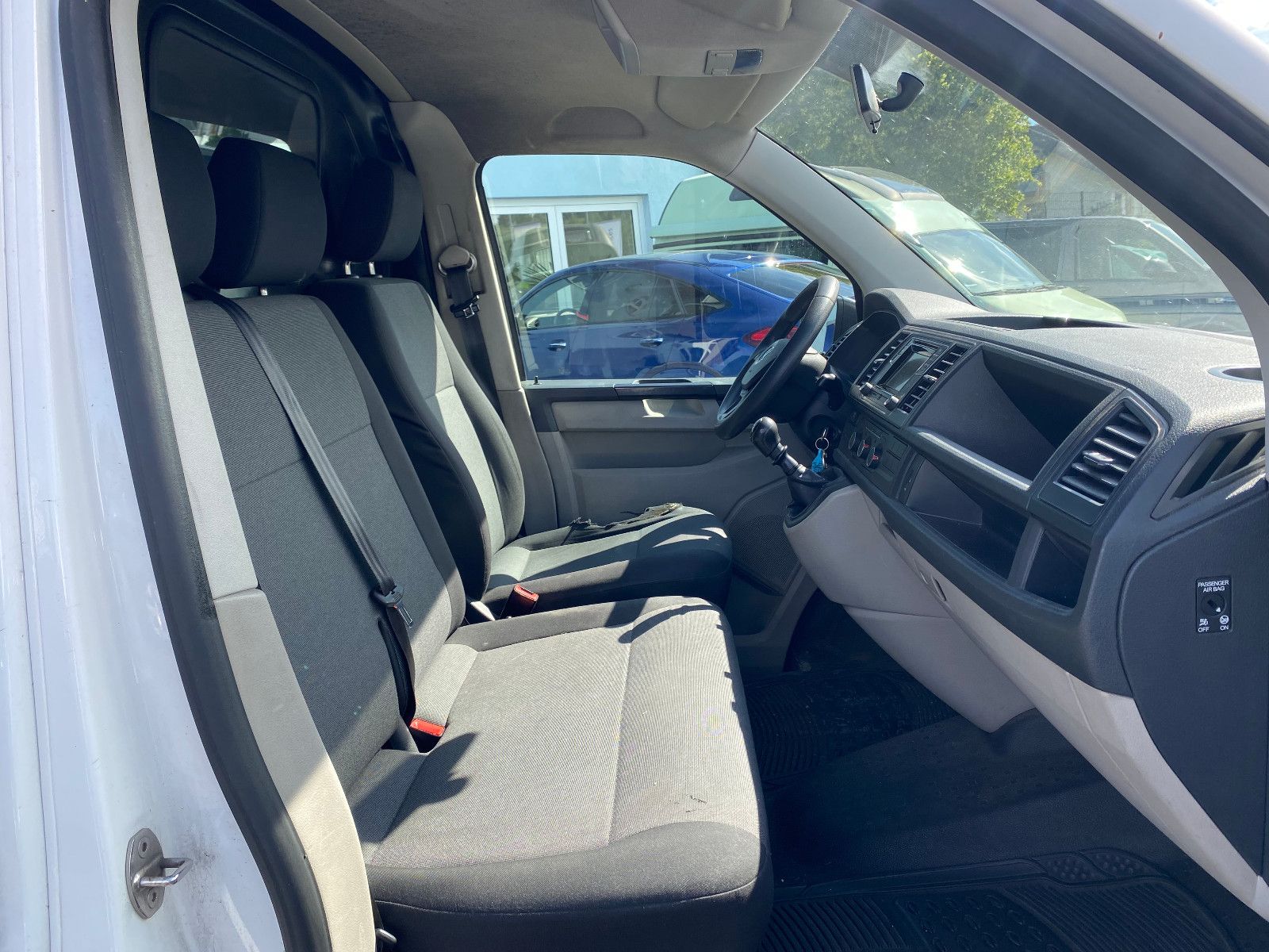 Fahrzeugabbildung Volkswagen T6 Transporter EcoProfi 3-Sitzer AHK SHZ Klima