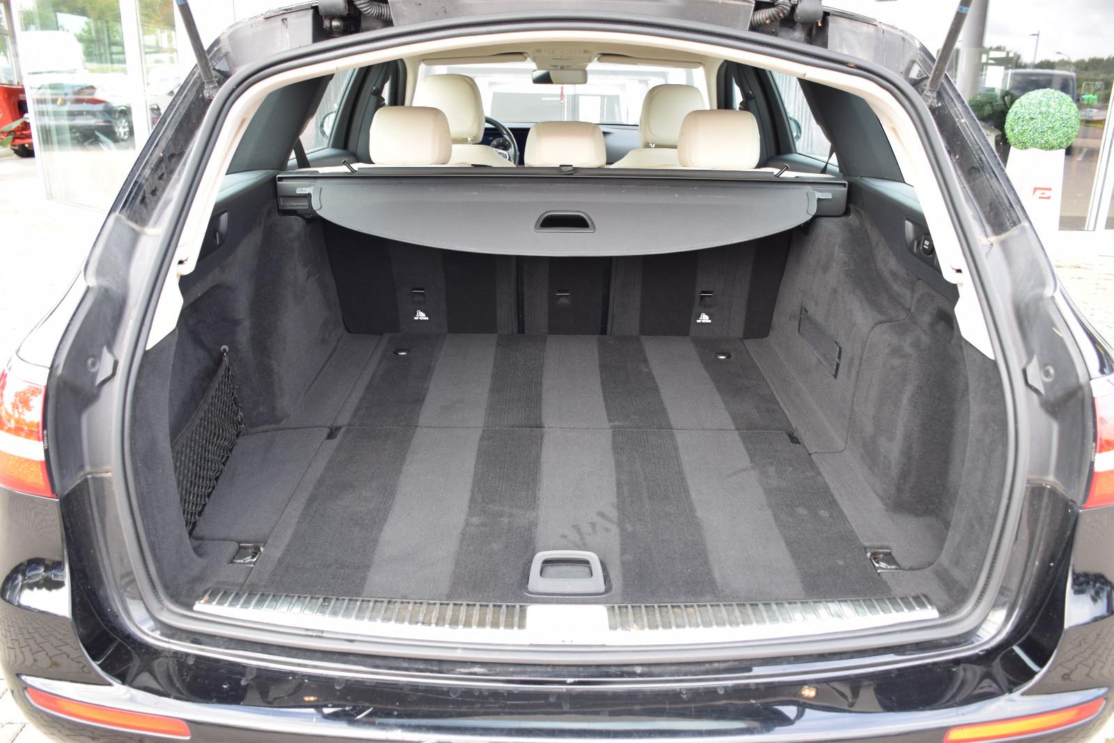Mercedes-Benz E 220 d T-Modell Avantgarde LED KAMERA AHK SHZ