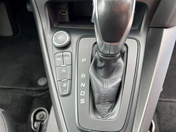 Bild 16 Ford Focus Turnier Business Navi Soundsystem Lenkrad