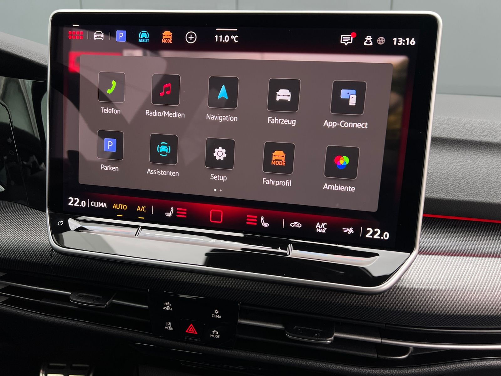 Fahrzeugabbildung Volkswagen Golf VIII R 2.0 TSI DSG 4MOTION *IQ.Light, Black