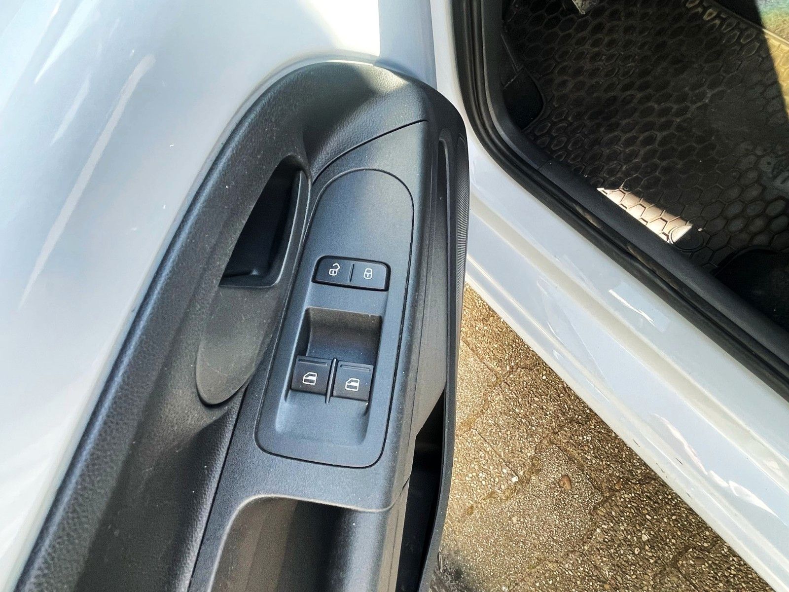 Fahrzeugabbildung Volkswagen UP! 5-TÜRIG KLIMA SOUND COMPOSITION 2.HAND