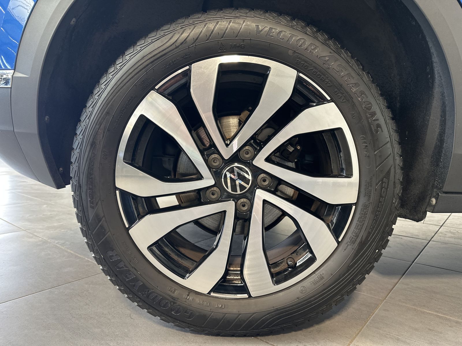 Fahrzeugabbildung Volkswagen T-Roc 2.0 TDI DSG Active NAV+LED+ACC+KAMERA+17ZO