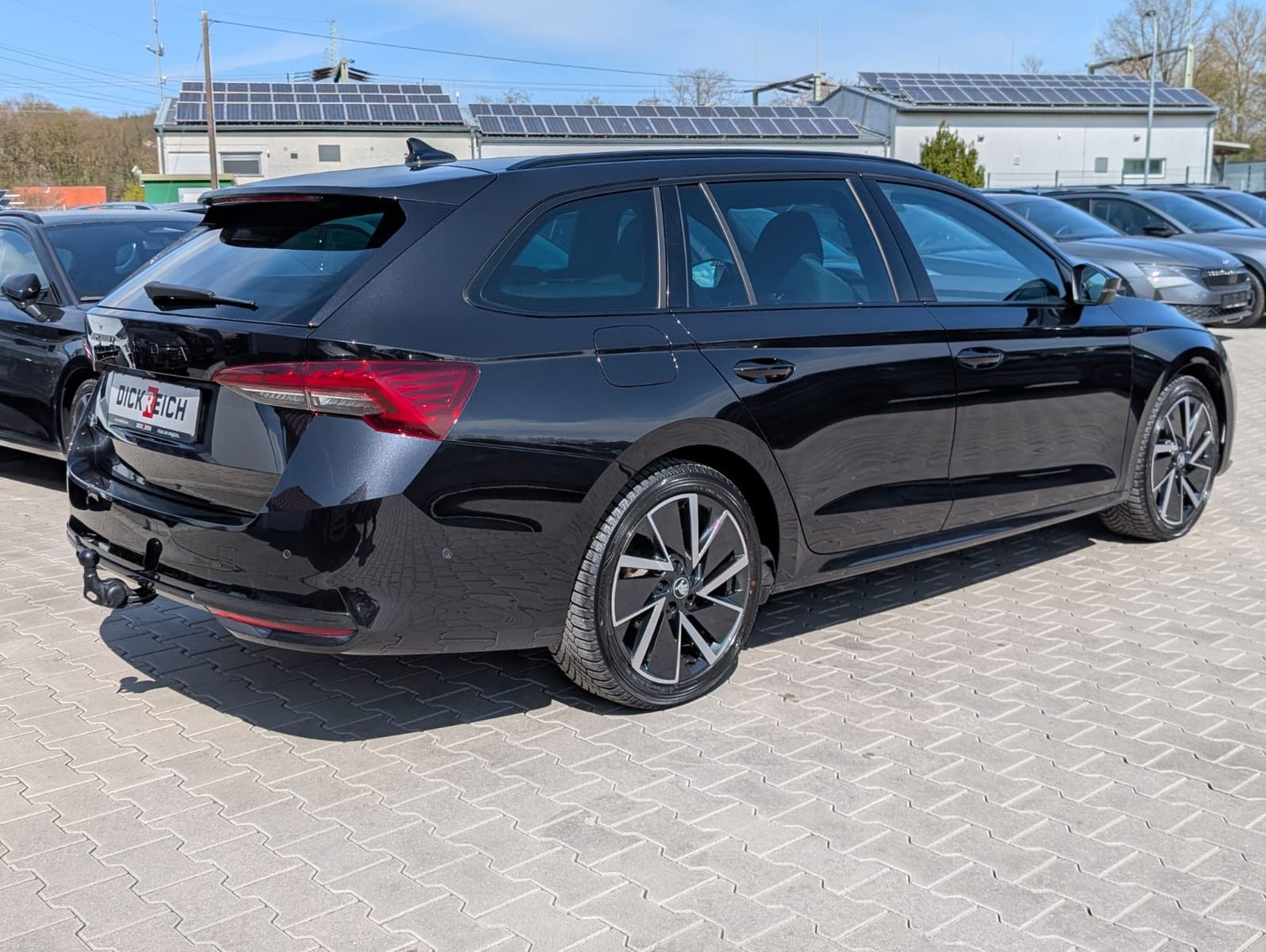 Fahrzeugabbildung SKODA Octavia 1.5 DSG Sportline PANO*MATRIX*AHK*5J.GAR