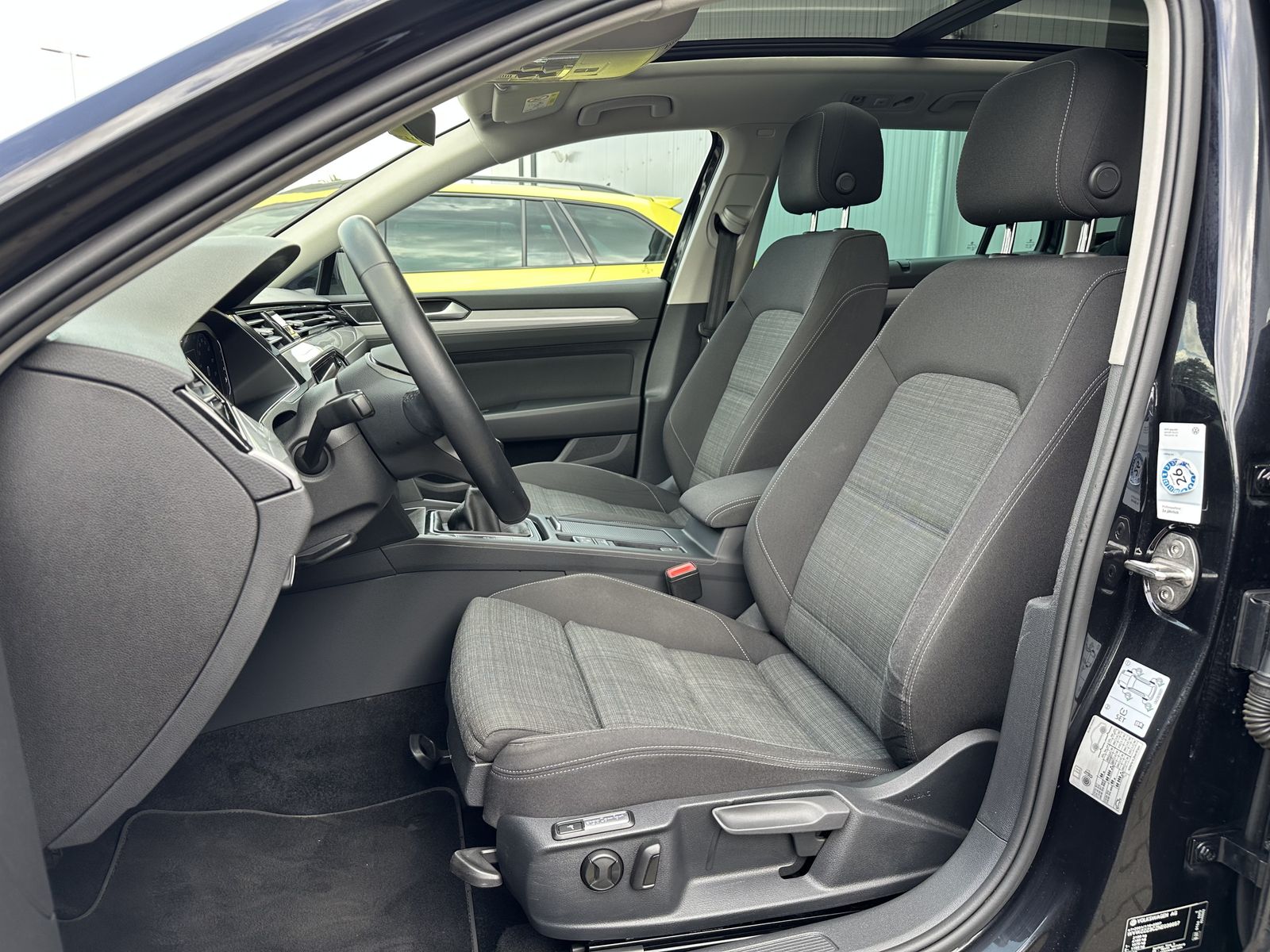 Fahrzeugabbildung Volkswagen Passat Variant 2.0 TDI Business NAV+LED+ACC+PANO