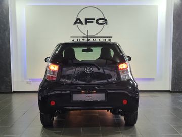Toyota IQ - 6