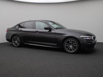 Fahrzeugabbildung BMW 520d M Sport  Kamera HUD DAB HiFi AHK DisplayKey