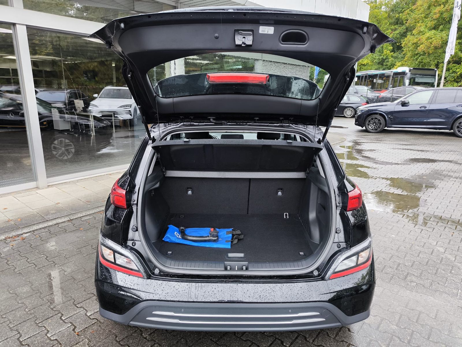 Fahrzeugabbildung Hyundai Kona EV Select WERKSGA+LED+SHZ+KAMER+ACC+AHK+DAB