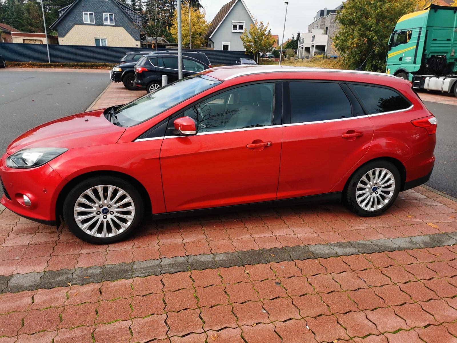 Ford Focus 2013 — rear view
