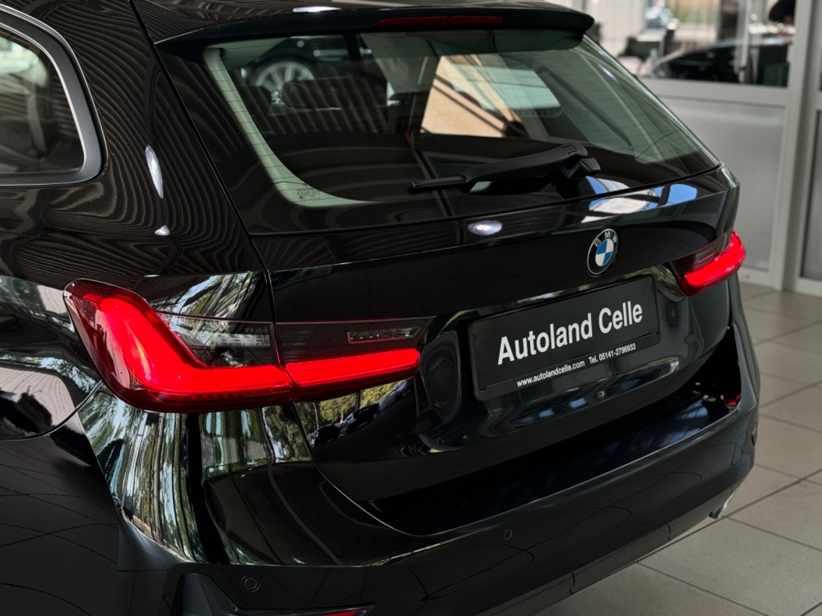 Fahrzeugabbildung BMW 320e Laser DAB Komfort HUD AHK Alarm Sport Leder