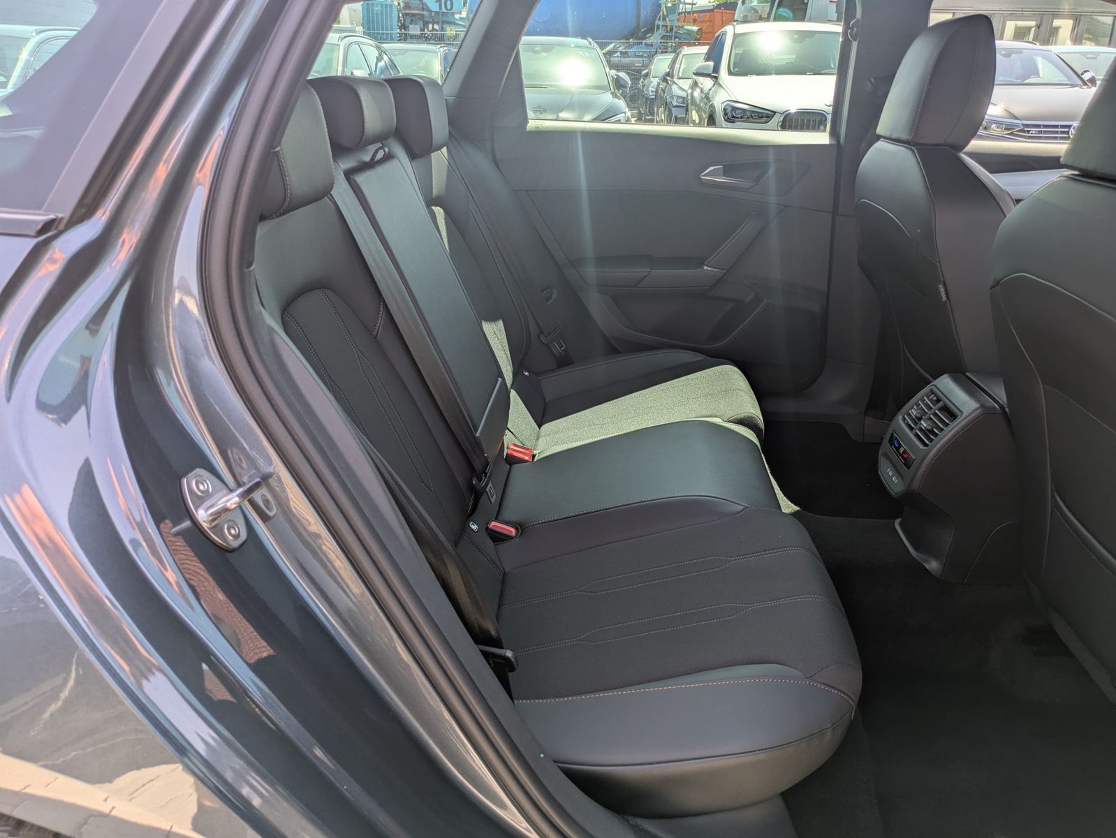 Fahrzeugabbildung CUPRA Leon 1.5 eTSI DSG MATRIX-LED*ACC*APP*KAMERA*18"