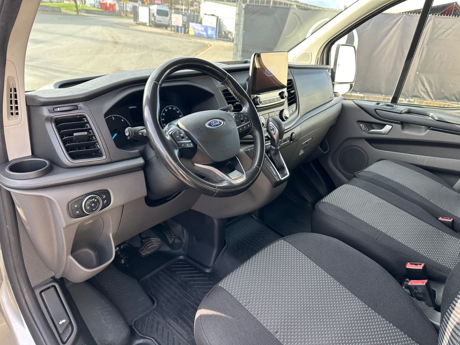 Fahrzeugabbildung Ford Transit Custom Kasten 300 Autom./Navi/Kamera/AHK