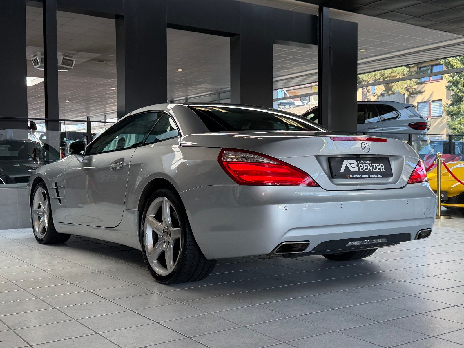Fahrzeugabbildung Mercedes-Benz SL 350 /AMG/HARMAN-KARDON/MEMORY/T-WINKEL