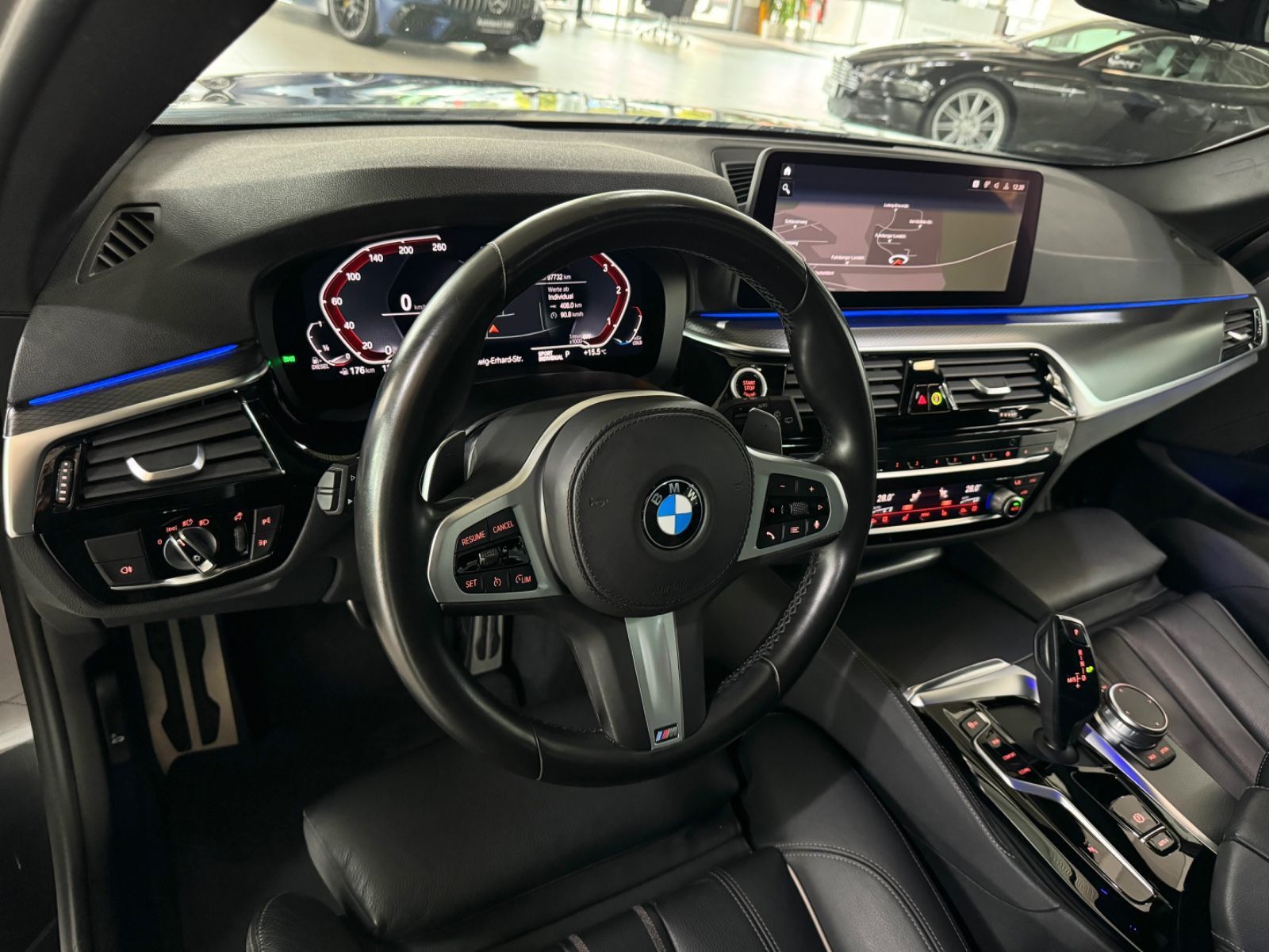 Fahrzeugabbildung BMW 520d M Sport DAB Kamera LED Panorama Individual