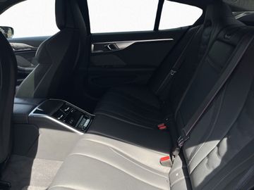 BMW M850 - 12