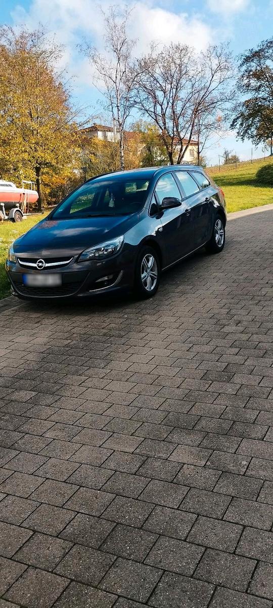 Opel Astra 2013 — rear view