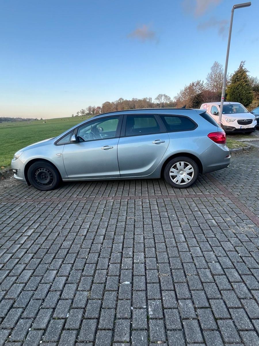 Opel Astra 2013 — interior
