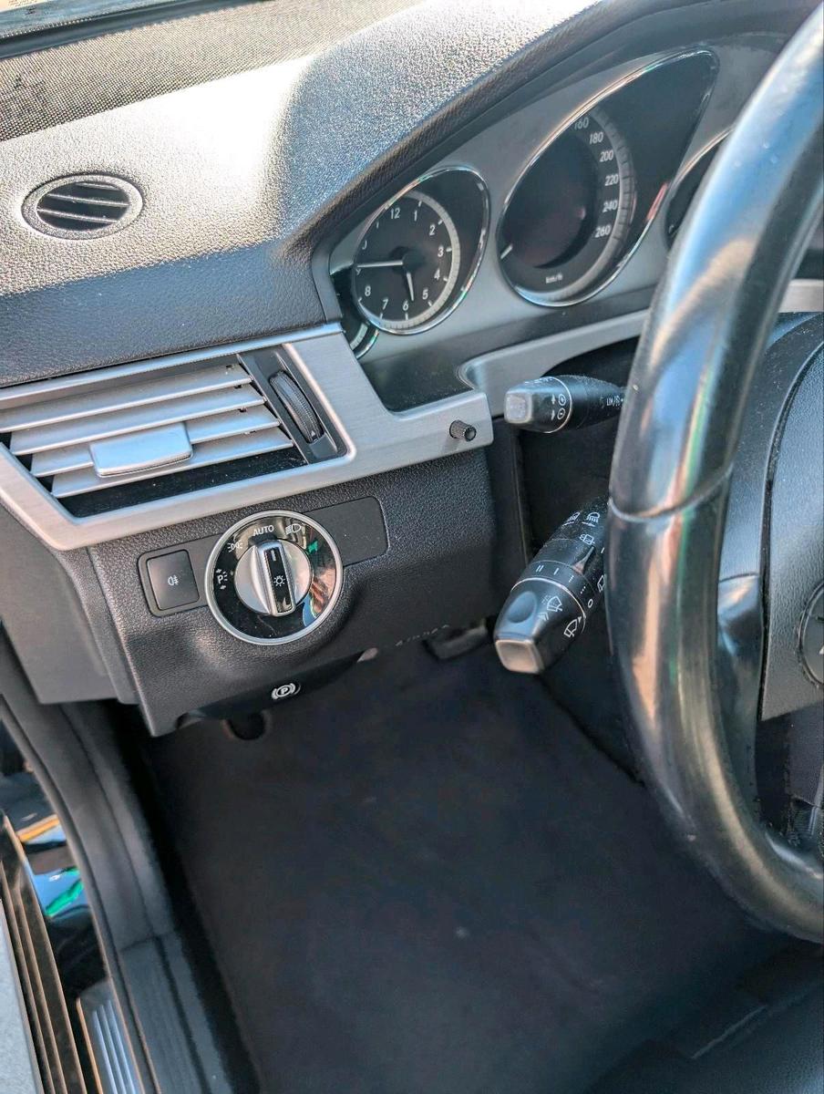 Mercedes-Benz E220 2012 — photo 12