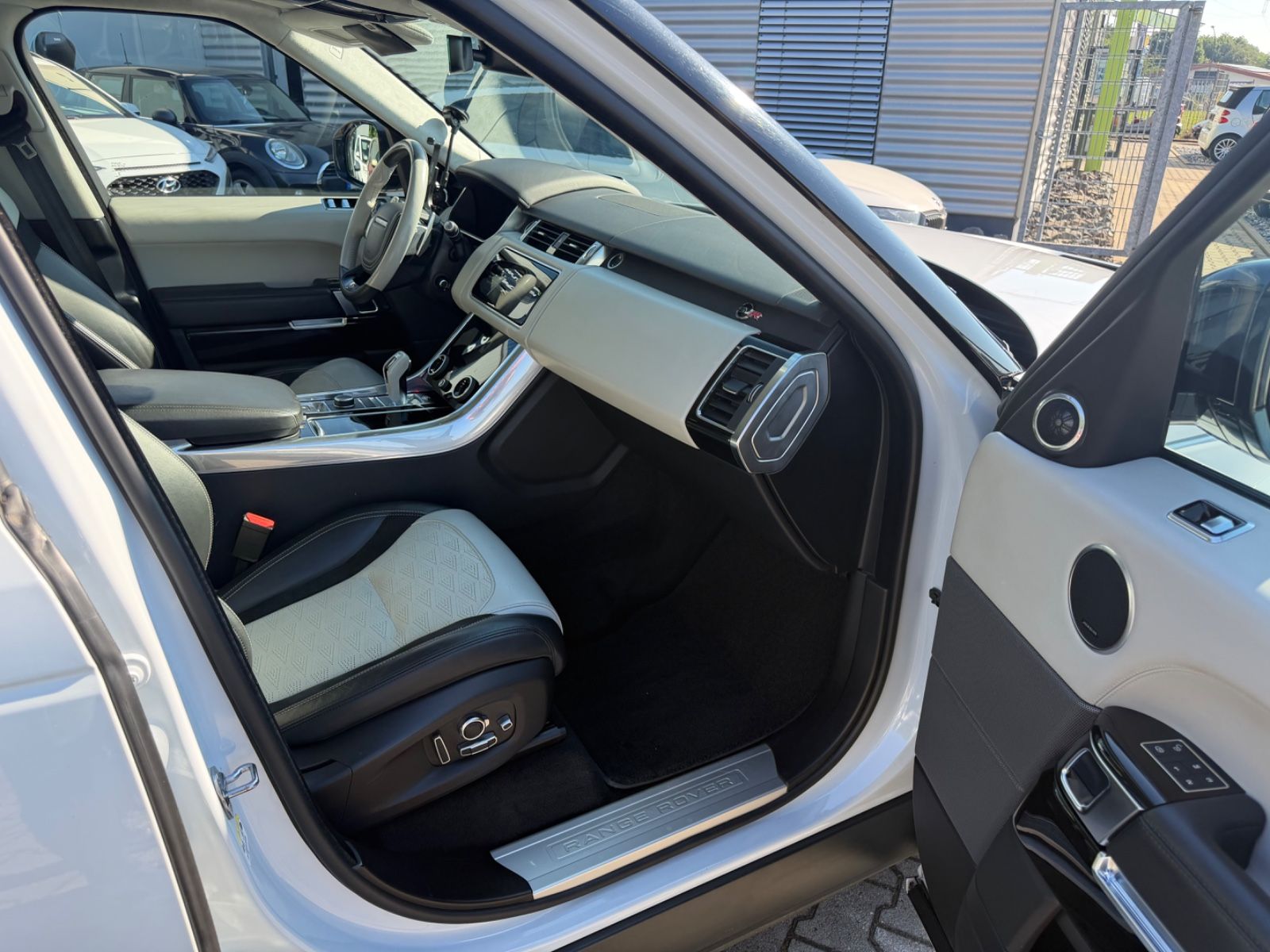 Land Rover Range Rover Sport SVR AHK Standheizung foto 18