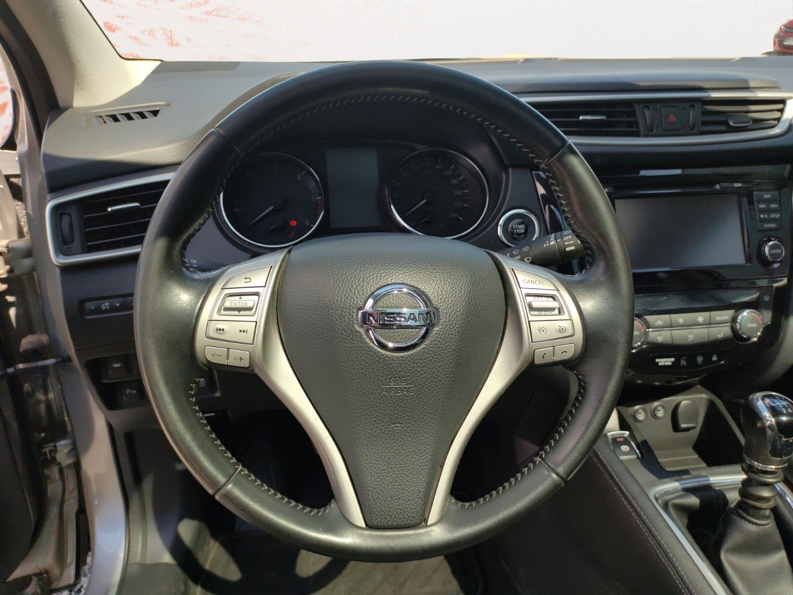 Fahrzeugabbildung Nissan Qashqai 4x4 ! Panoramadach ! Navi ! 360° Kamera