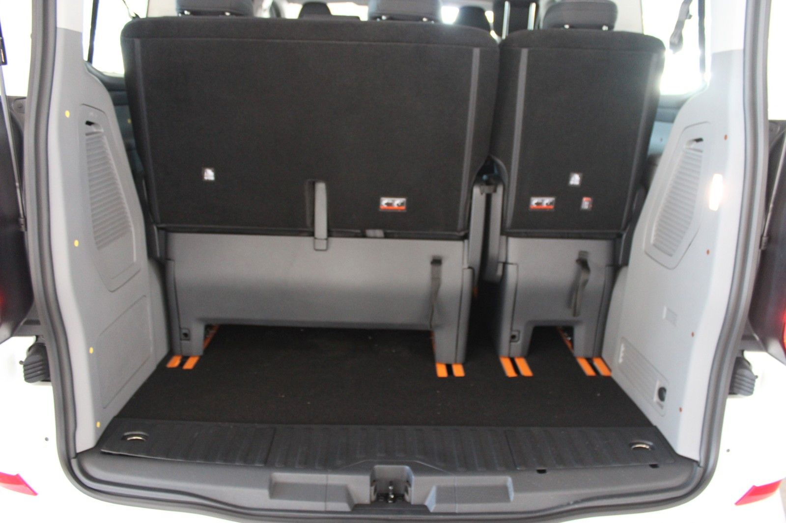 Fahrzeugabbildung Ford Tourneo Custom Titanium Automatik Technologie5