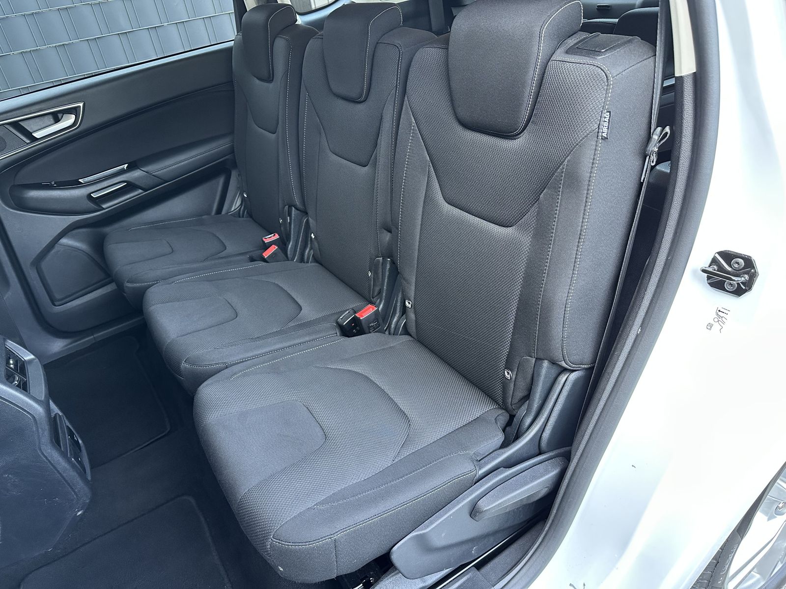 Fahrzeugabbildung Ford S-MAX 2.0 EB Aut. Titanium 7-Sitzer NAV+LED+AHK