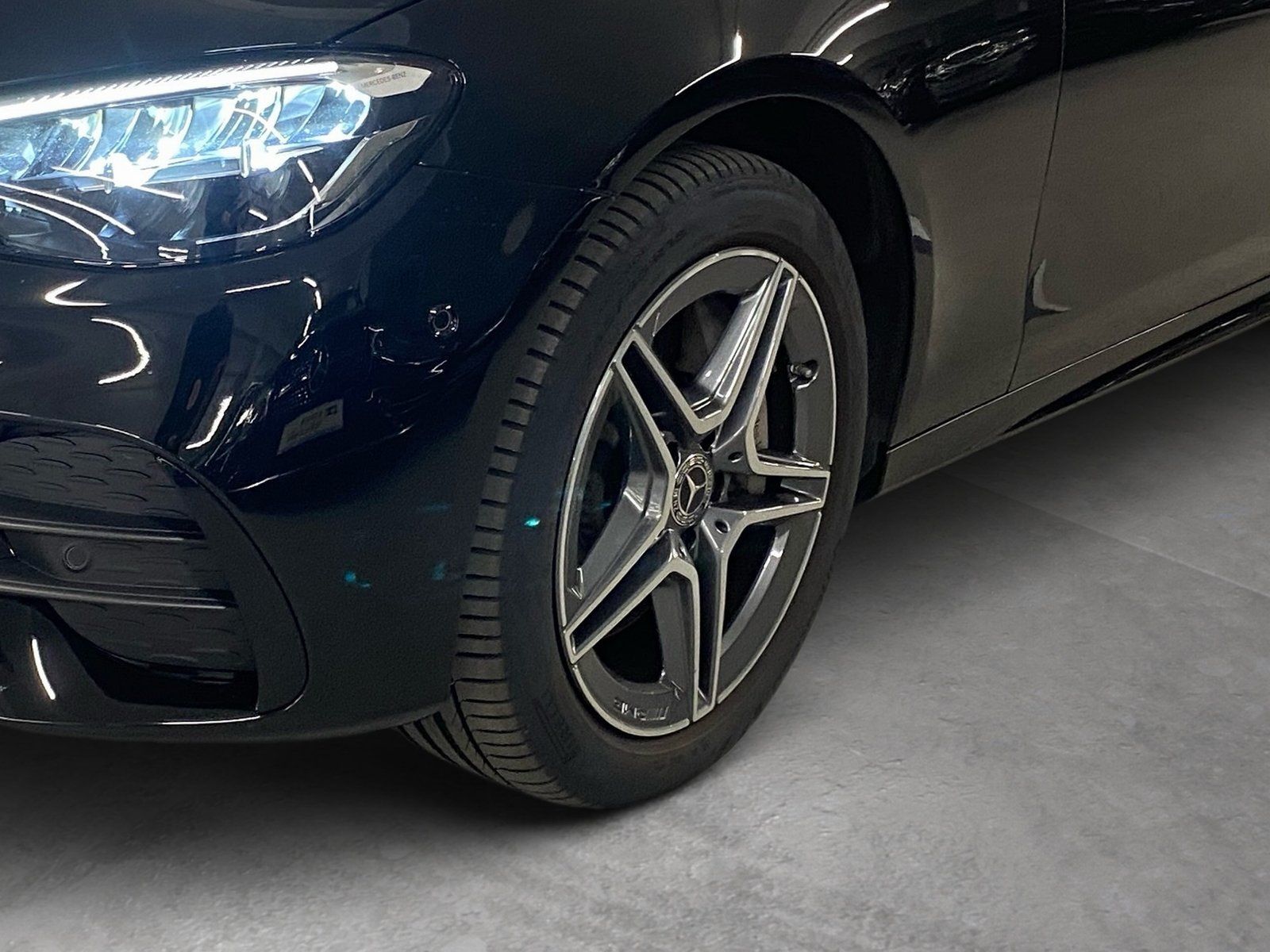 Fahrzeugabbildung Mercedes-Benz E 300 de 4MATIC*AMG*DISTRONIC*LED*AHK*Pano-Dach*