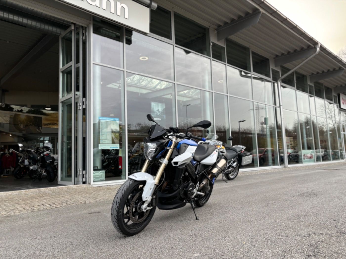 Fahrzeugabbildung BMW F 800 R Touren- und Dynamikpaket