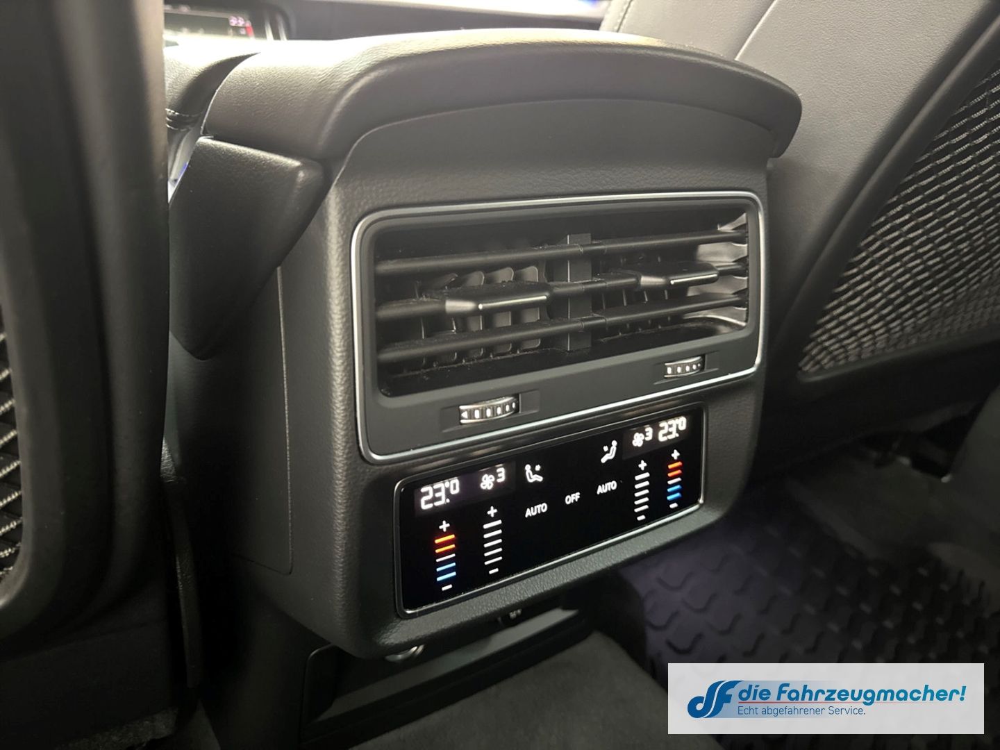 Fahrzeugabbildung Audi Q7 45 TDI quattro S-line Sportpaket LuftfeNiveau