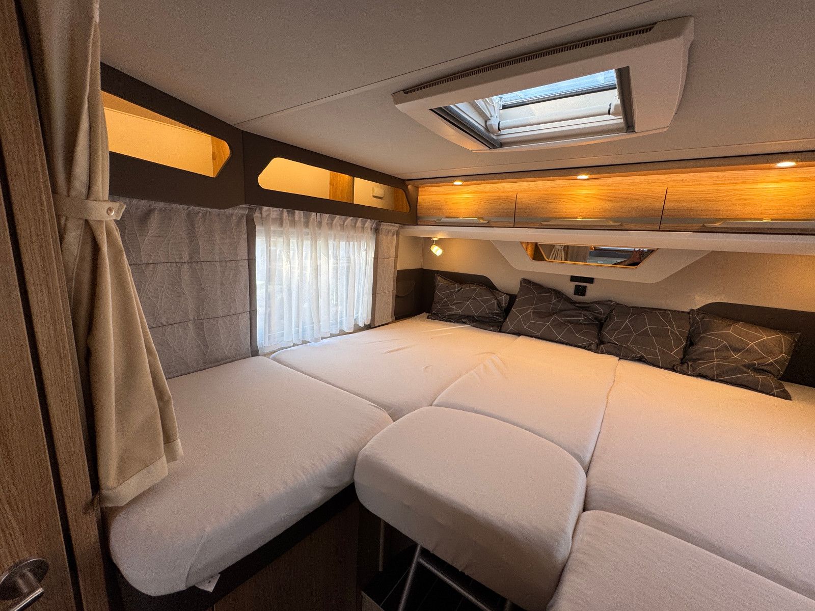 Fahrzeugabbildung Knaus SKY TI 700 MEG PLATINUM SELECTION HEAD-UP 1.HAND