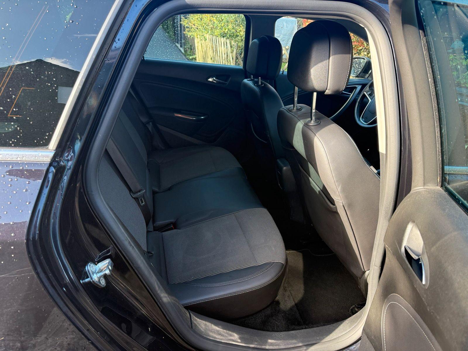 Opel Astra 2011 — photo 15