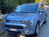Mitsubishi Outlander 2.0 PHEV Top Xenon/Vollleder/ACC/AHK - blaue Mitsubishi Outlander