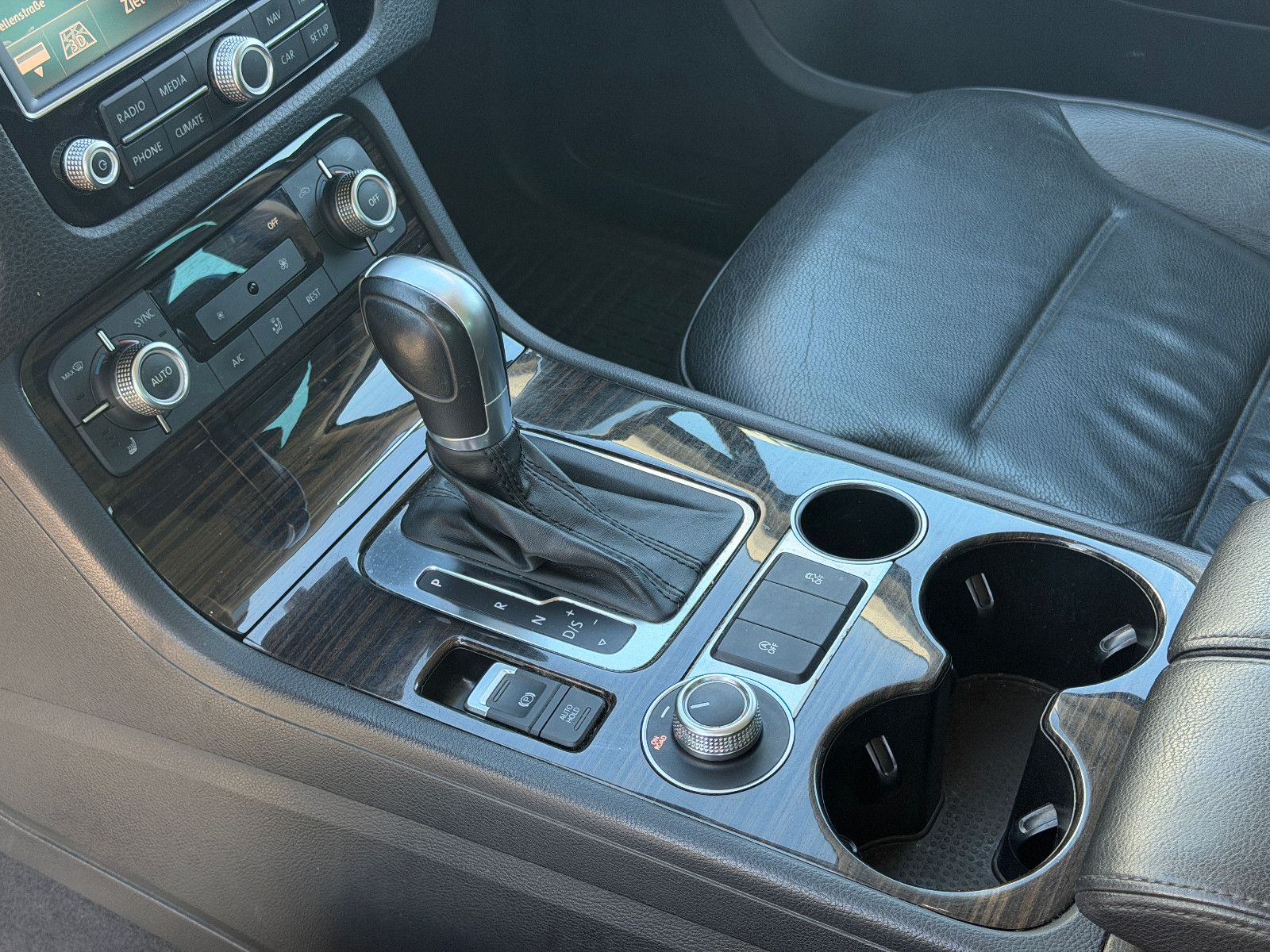 Fahrzeugabbildung Volkswagen Touareg V6 TDI BMT/Terrain Tech 4Mot/NAVI/LEDER