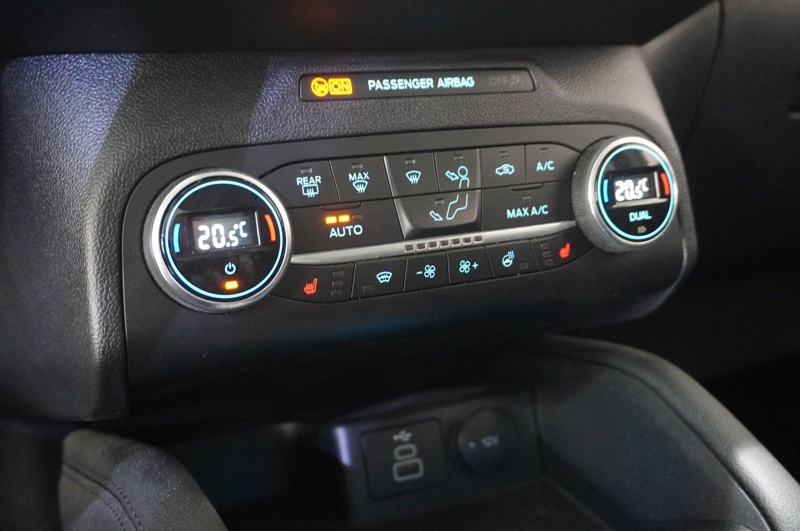 Fahrzeugabbildung Ford Kuga 1.5D TITANIUM X NAVI/LED/KAMERA/HUD/B&O/AHK