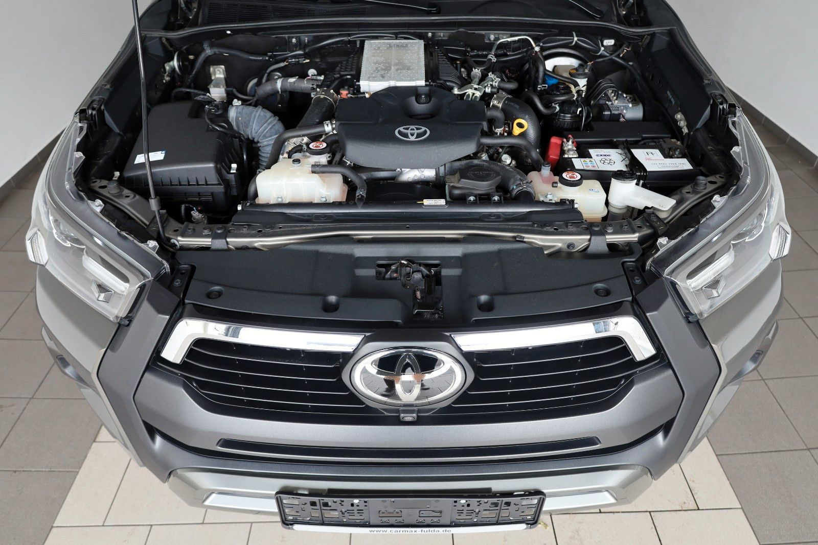 Fahrzeugabbildung Toyota Hilux 2.8 D-4D Invincible,ACC,Rollo,Rollbüg.,AHK