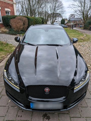 Jaguar XF 3.0L V6 Diesel Ultimate Black