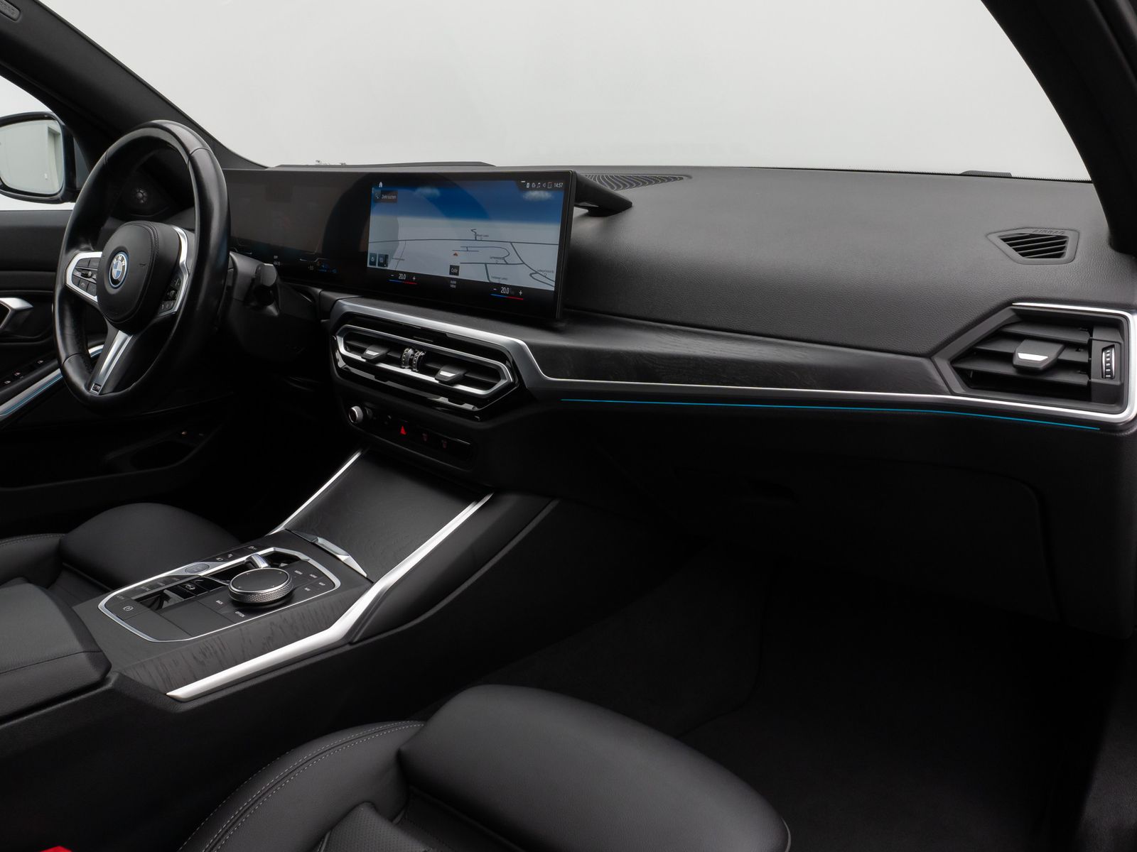 Fahrzeugabbildung BMW 330e M Sport Kamera HUD DAB H/K DrivAssis 19Zoll