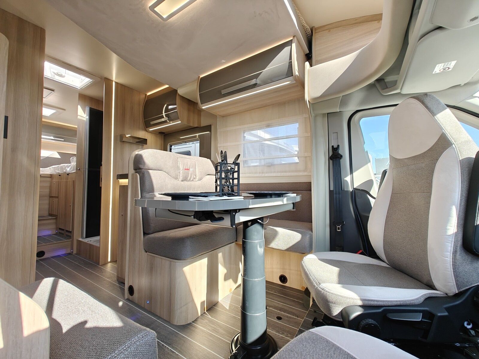 Fahrzeugabbildung NobelART T 7000