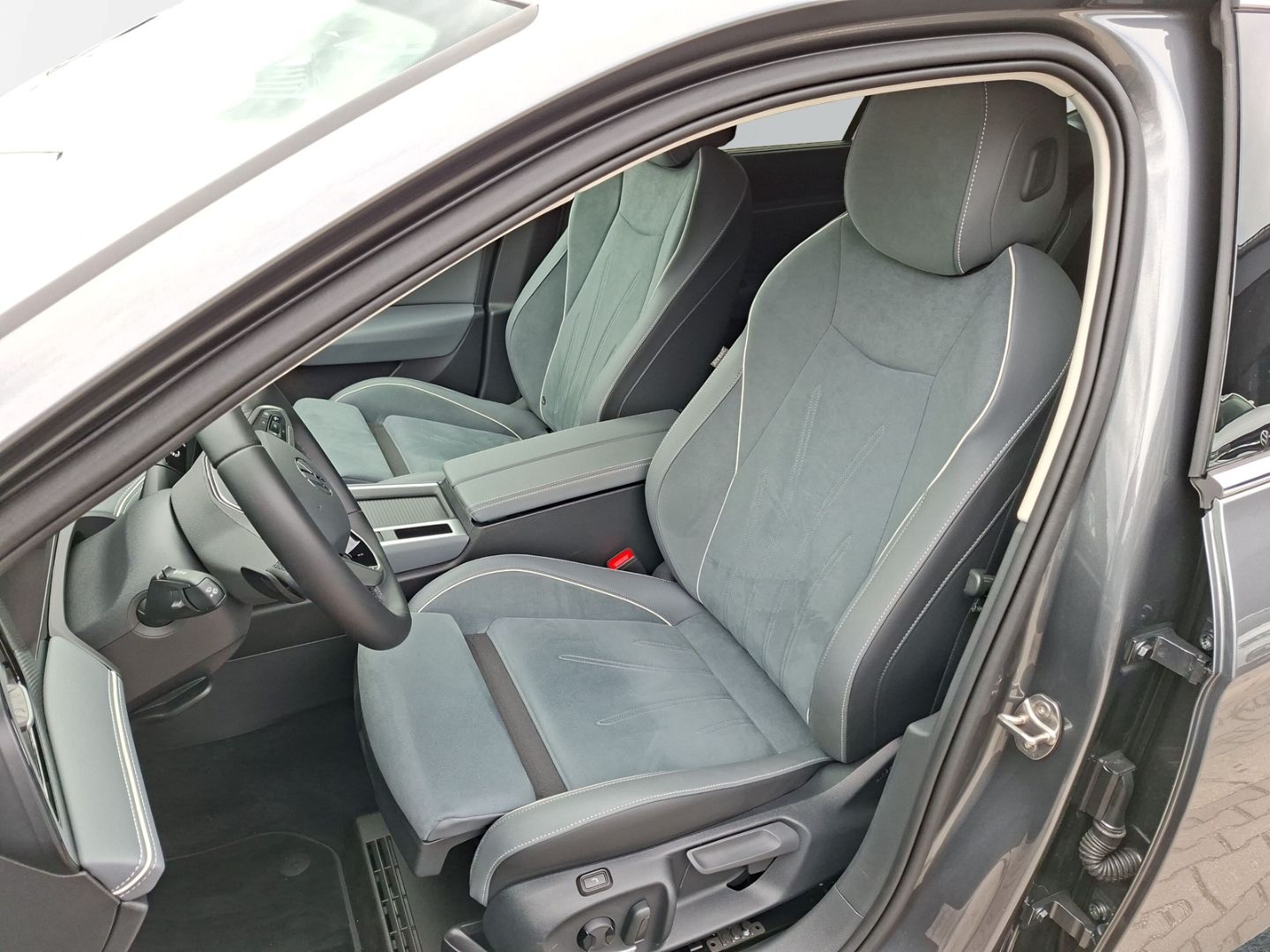 Passat Variant 1.5 eTSI Business *AHK*DCC*HUD*