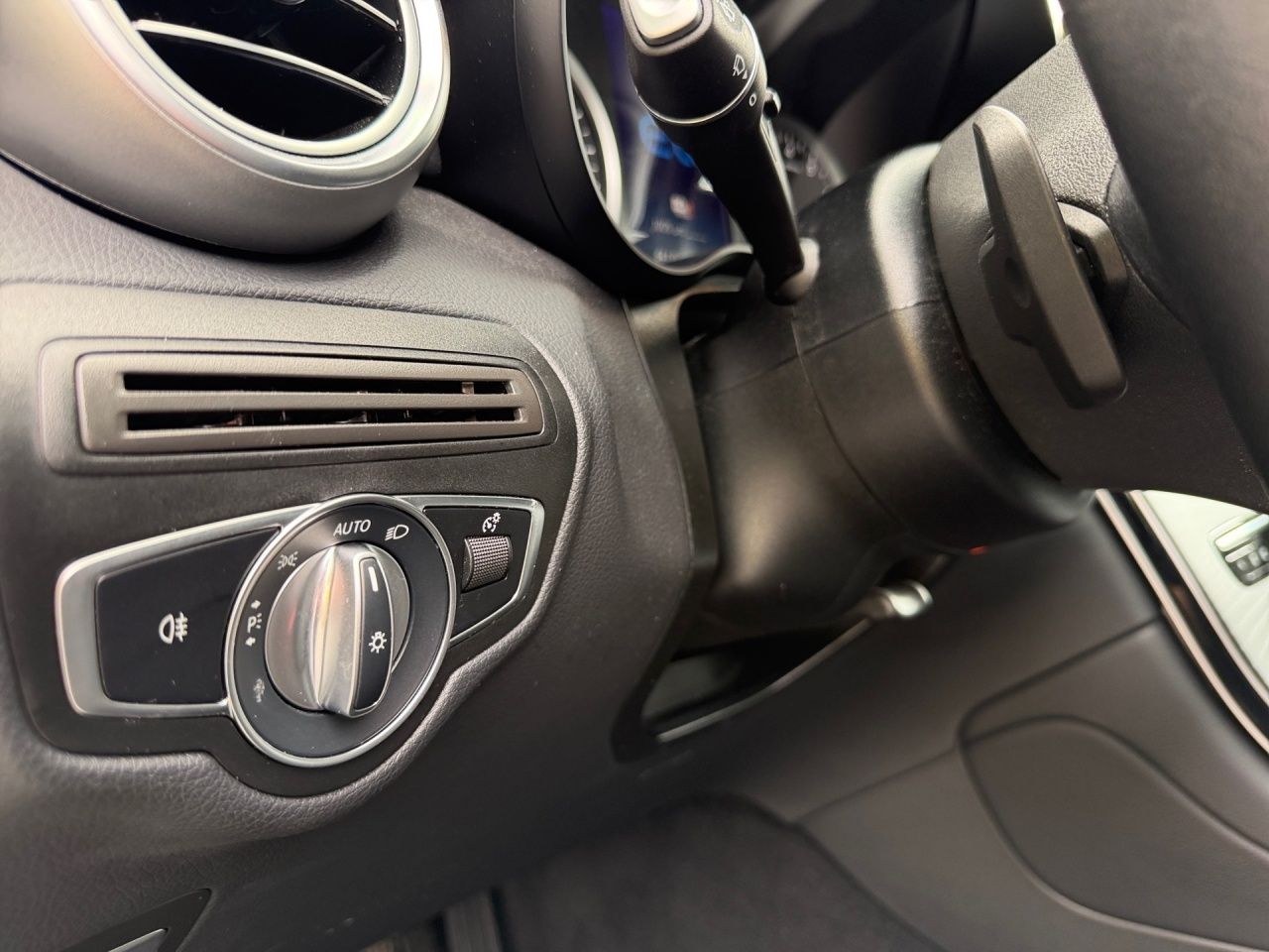 Fahrzeugabbildung Mercedes-Benz GLC 300 e 4M STNDHZ+PANO+CARPLAY+EL.HECKKL.+KAM