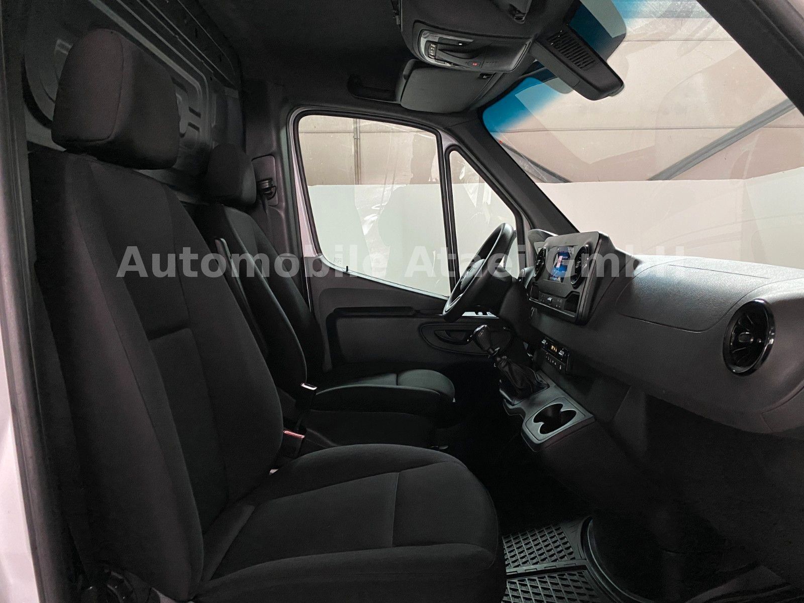 Fahrzeugabbildung Mercedes-Benz Sprinter 214 CDI AHK+NAVI+KAMERA+TEMPOMAT (0176)