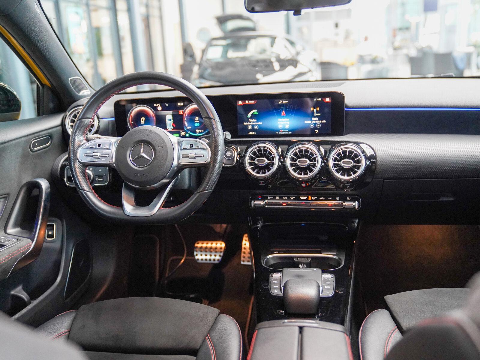 Mercedes-Benz A 250 e AMG Line Night Vielspeiche Pano Burmeste
