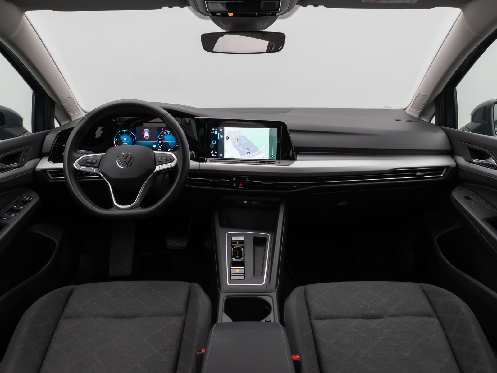 Fahrzeugabbildung Volkswagen Golf VIII Life 2.0 TDI SCR DSG HUD Kamera Lnkrhz