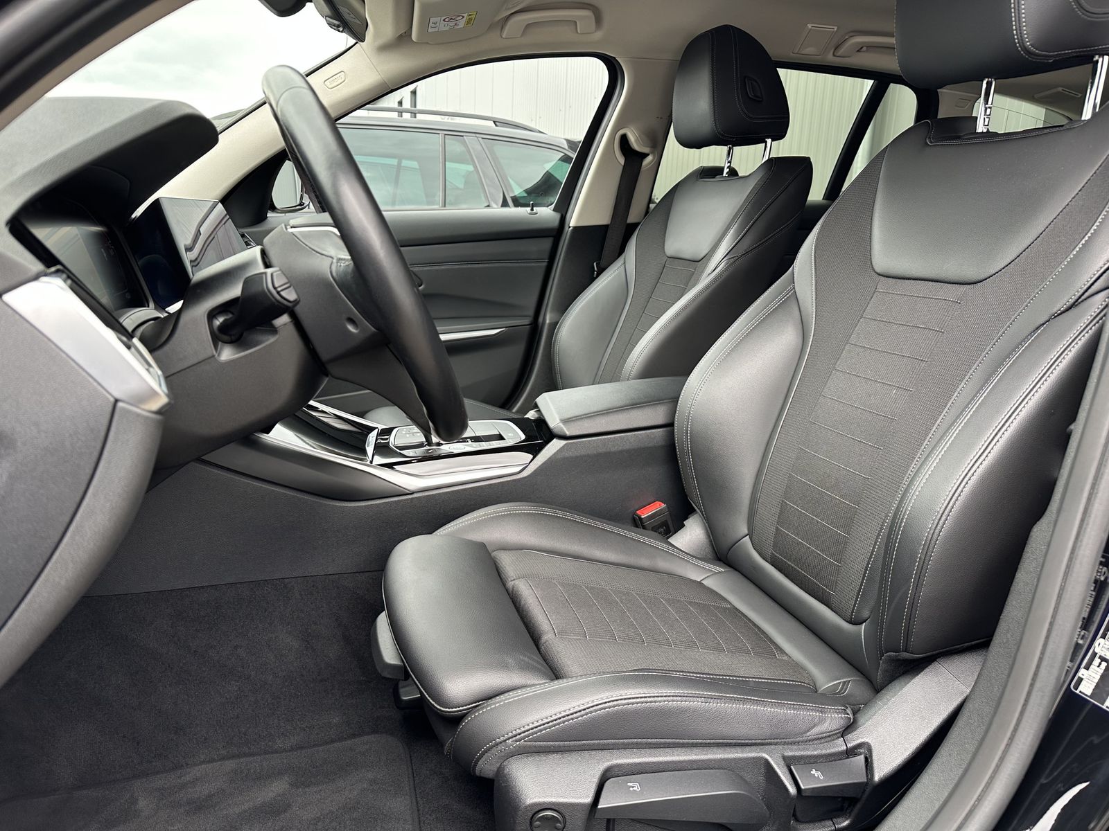 Fahrzeugabbildung BMW 320d Touring Sport-Line NAV+LED+KAMERA+17ZO+1HD