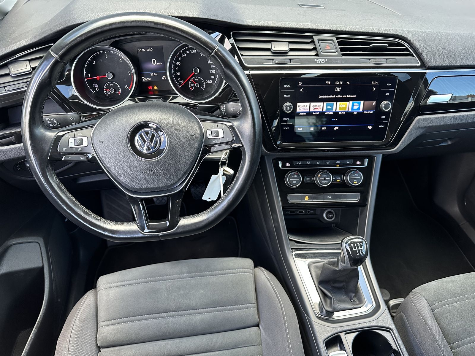 Fahrzeugabbildung Volkswagen Touran 2.0 TDI Highline NAV+LED+ACC+FAMILY-PAKET