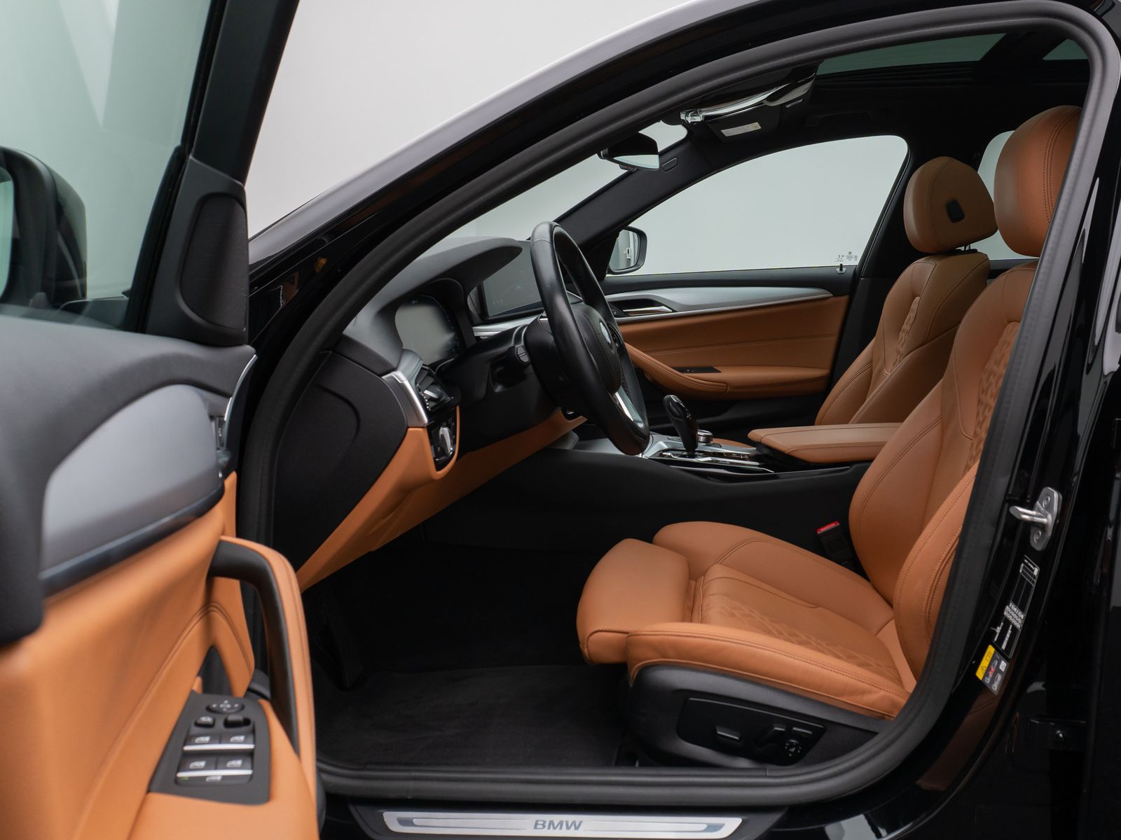 Fahrzeugabbildung BMW 530e  xD Panorama 360°Lenkrhz DAB HiFi AHK Sport
