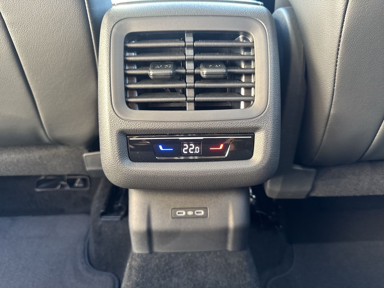 T-Roc Style 1.5 eTSI, AHK, IQ.Light, Navi, ACC D