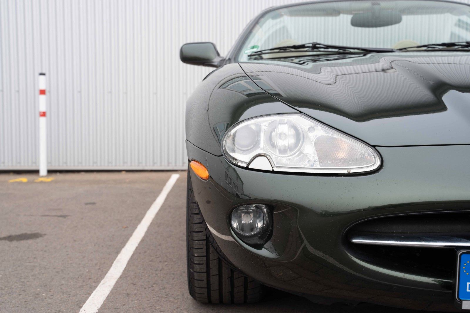 Fahrzeugabbildung Jaguar XK8 CABRIOLET XENON TEMPOMAT LEDER PDC SHZ 18"