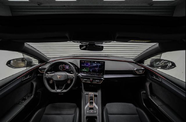 Leon VZ ST 2.0TSI 333PS DSG 4x4 PANO/AHK/NAV/ACC