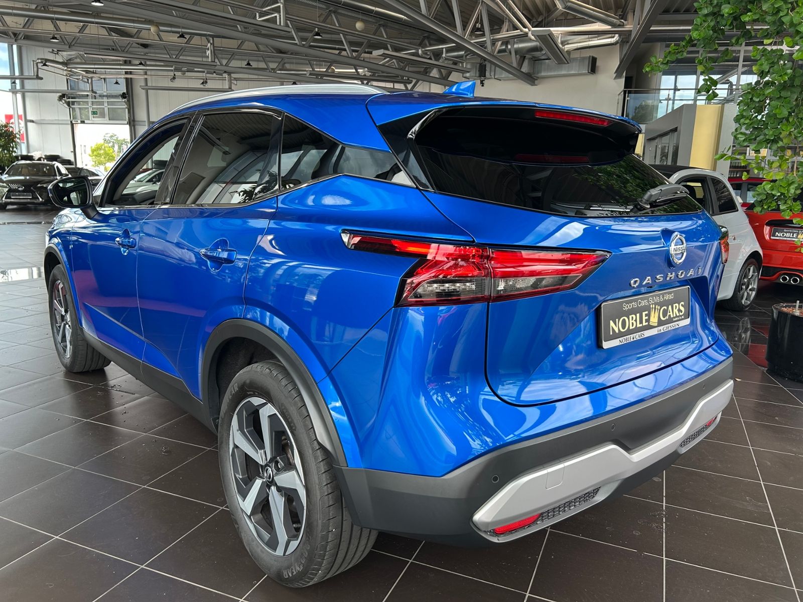 Fahrzeugabbildung Nissan Qashqai Premiere Edition PANO HUD 360° LED NAV