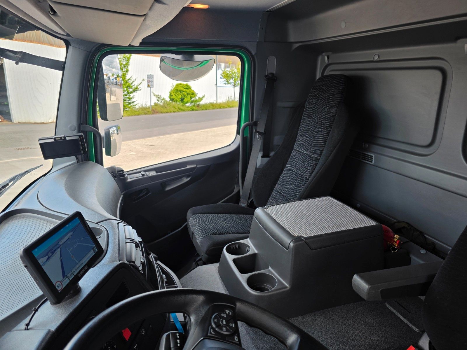 Fahrzeugabbildung Mercedes-Benz Atego 1524 L LBW 2.000kg Tür Kamera Spoiler